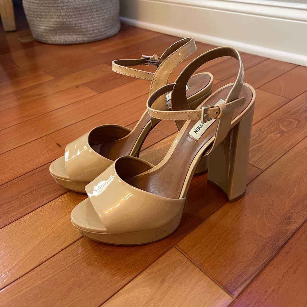 Steve Madden Nude heels